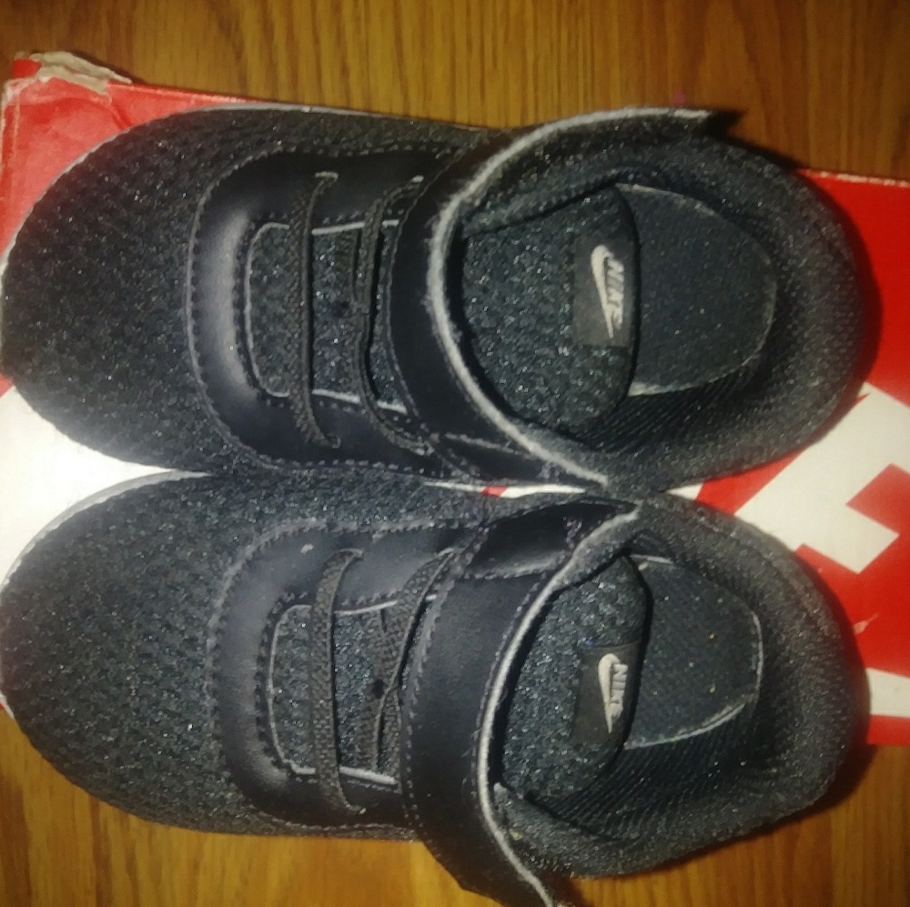 Nike toddler sneakers